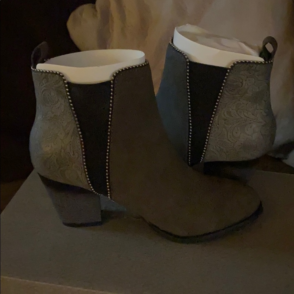 Rebel Emboss Bk Bootie